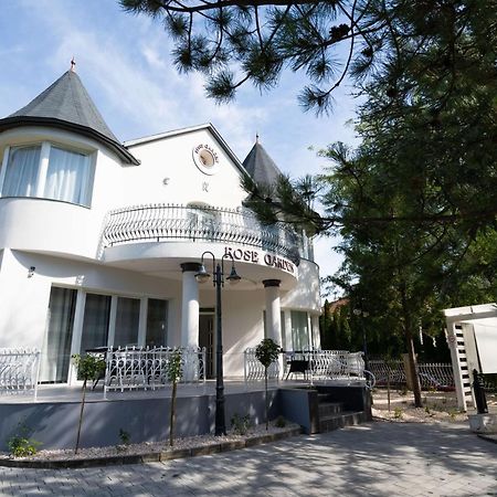 Villa Rose Garden Nyiregyhaza Exterior foto