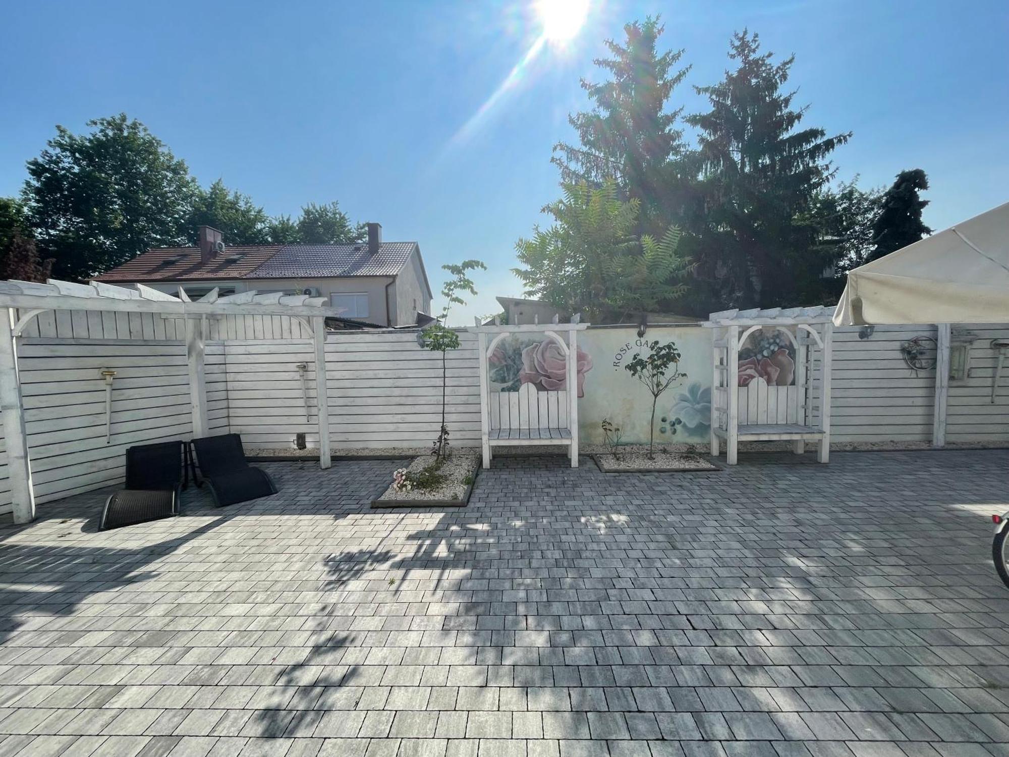 Villa Rose Garden Nyiregyhaza Exterior foto